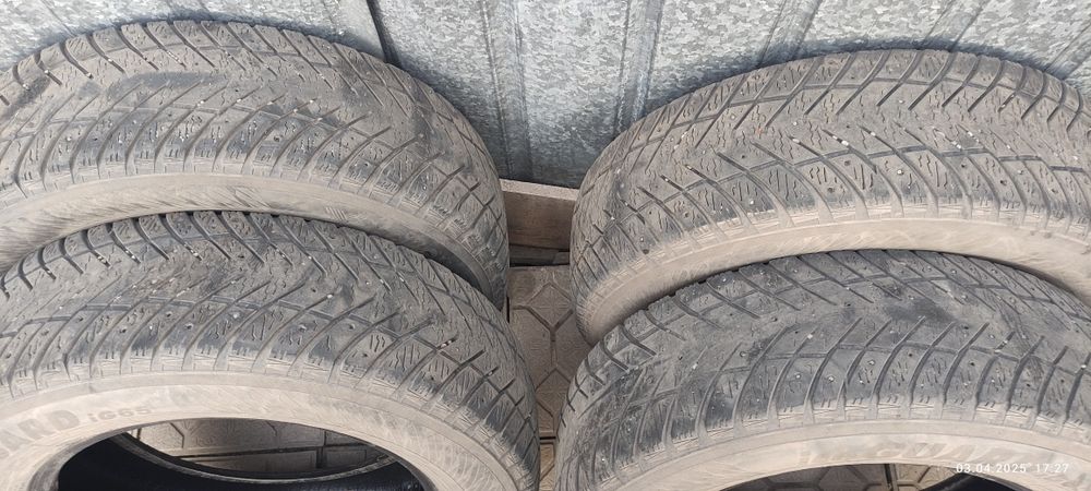 Зимние шины 215/65/16.