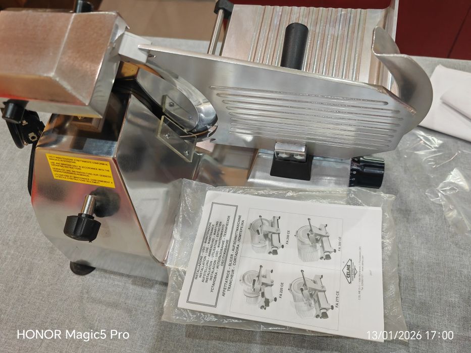 Колбасорезачка CELME FA220