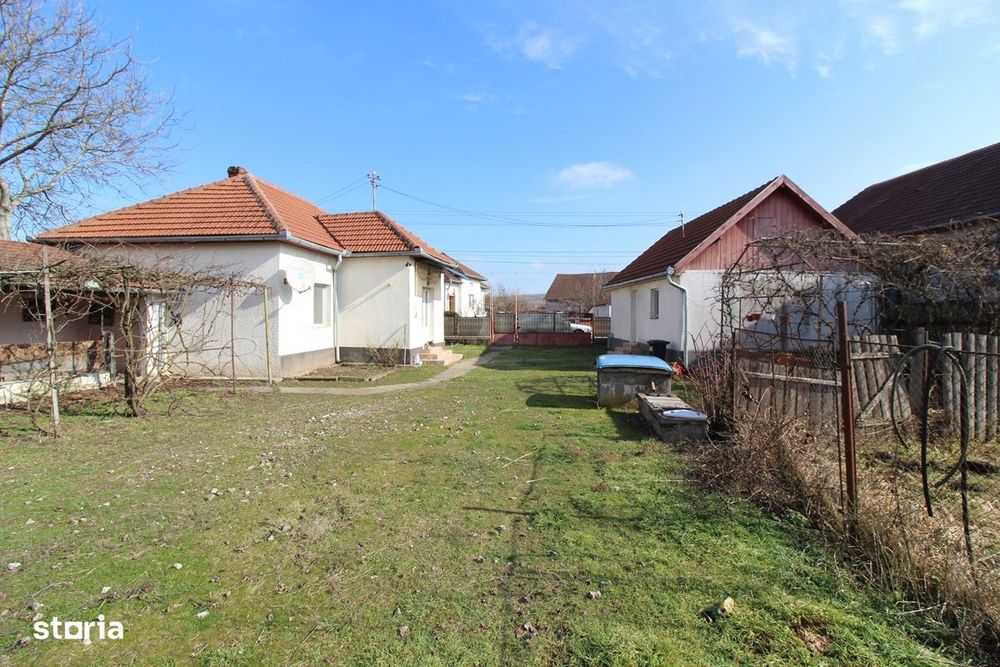 Vând proprietate cu 2 case în Peștișu Mare-Hunedoara, teren 2261mp...