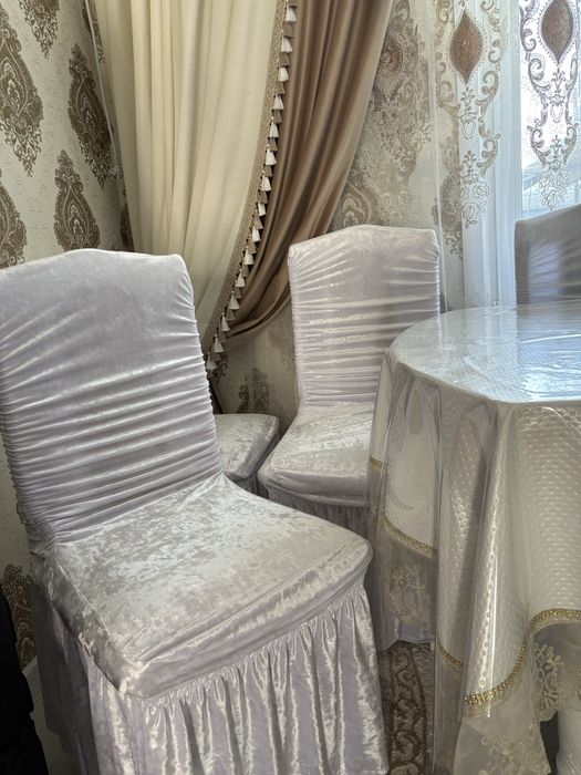 Стол со стульями