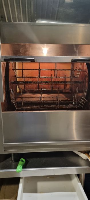 Vand rotisor pe gaz  capacitate 12 pui folosit foarte putin