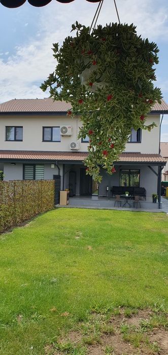 Vând duplex în Covaci