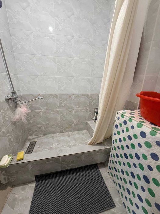 Продается квартира qoraqamish 2/4 да 3 хона 75м2 срочно 66500