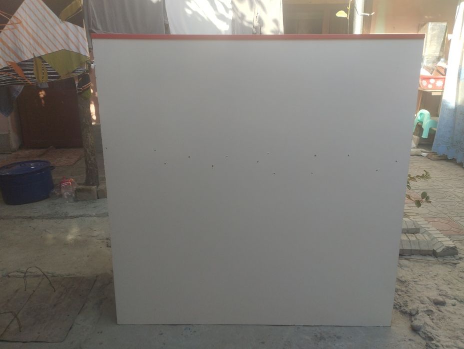 Компьютер стол срочно сотилади