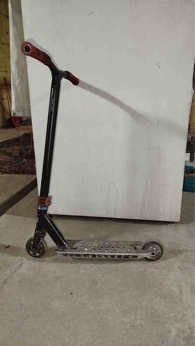 Трюковой самокат парковый