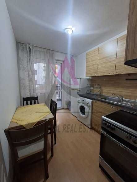 Двустаен -Лятно кино -обзаведен