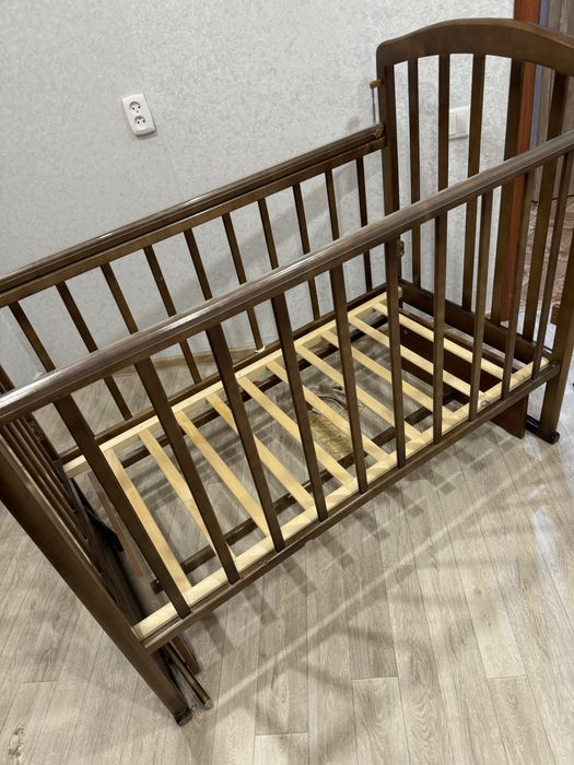 Продам детскую кроватку