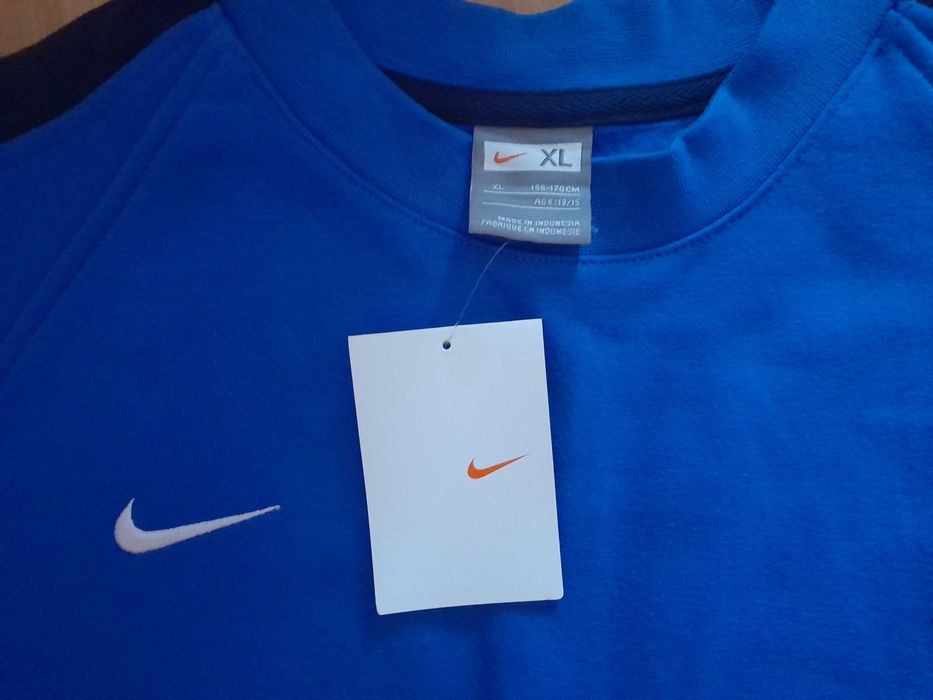 Bluza Nike barbati marime L  /  XL noua noutza cu eticheta