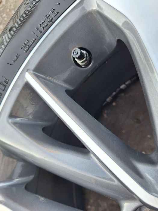 Тойота-17цола-5/114,3-с датчици-оригиналн