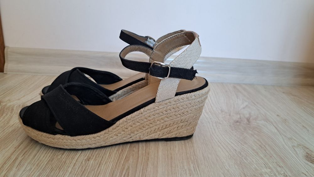 Сандали ескадрили Tommy Hilfinger черни