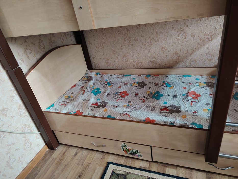 Двухъярусная кровать