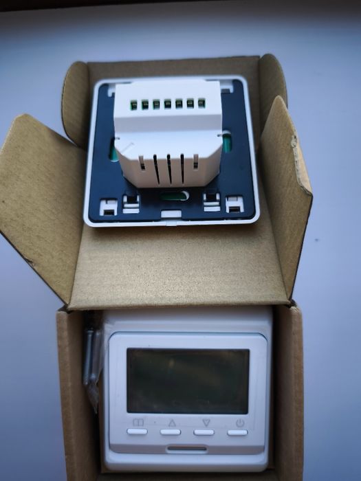 Терморегулятор работает по WiFi абсолютно новый 2шт. В наличии