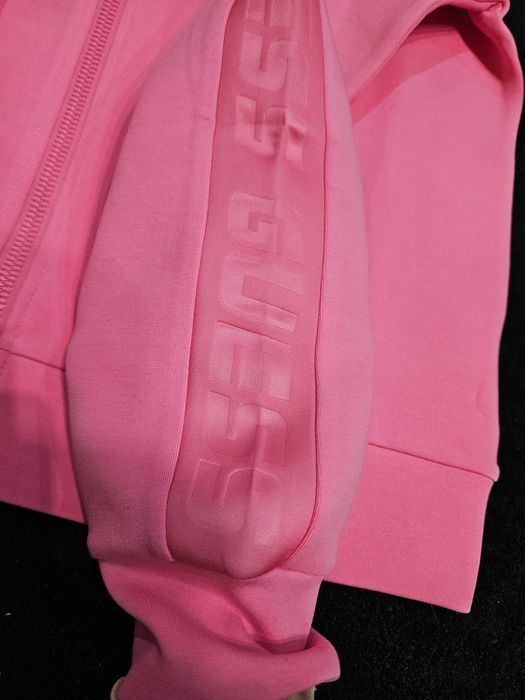 Нов с етикети Guess