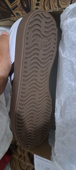 Продам кроссовки адидас оригинал