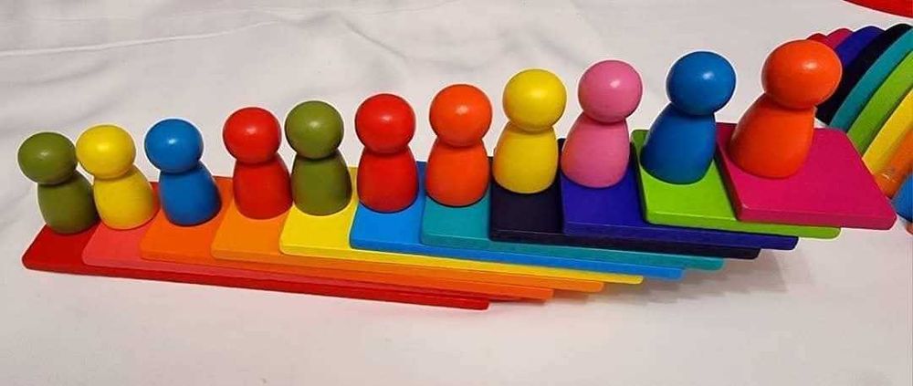 Set educativ din lemn Montessori Curcubeu din lemn 4 în 1, stare foarte bună