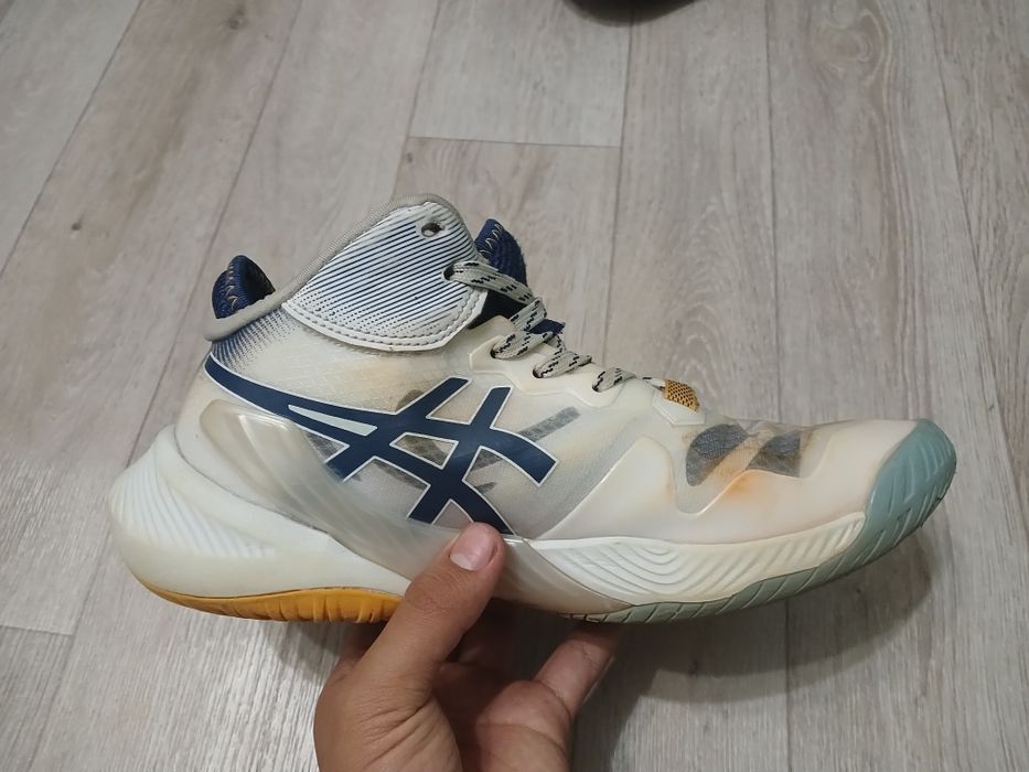 Продаю кроссовки