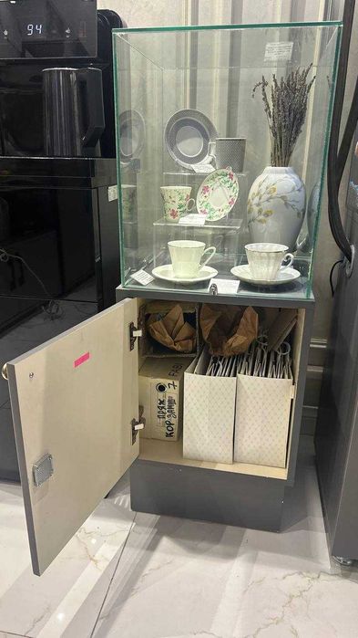 Мебель (витрины) для магазина