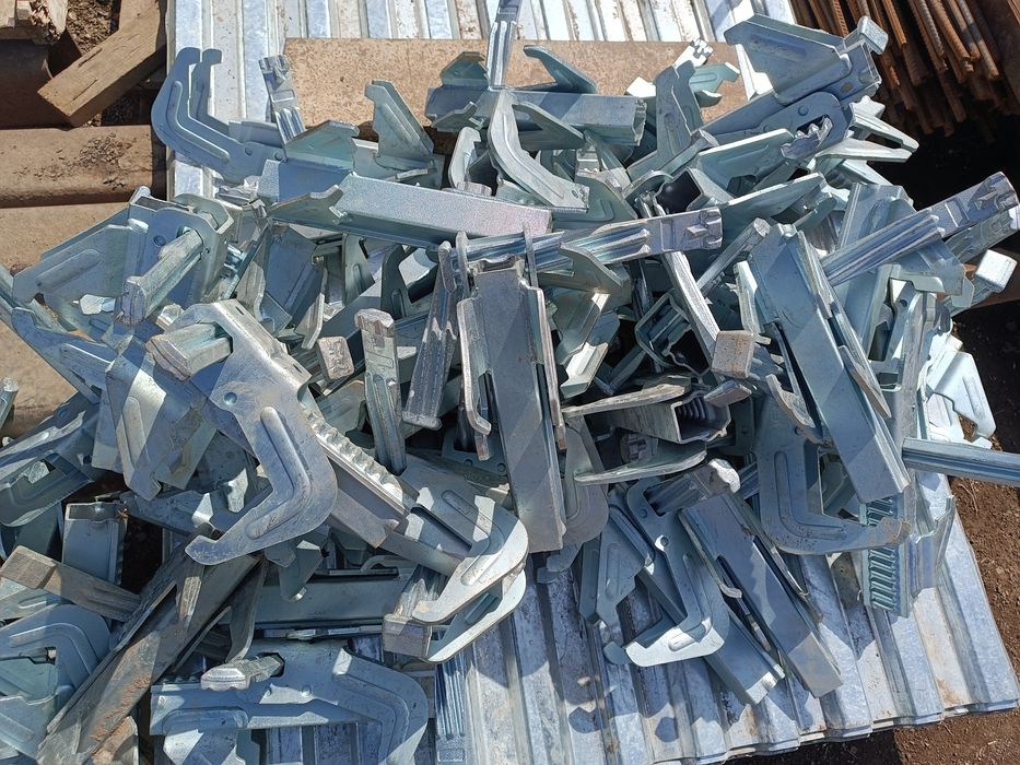 Замок Струбцина Флажок Все есть