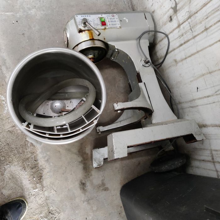 Тестомесильная машина