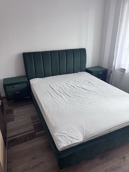 Vand set cu pat tapit si noptiere verde smarald