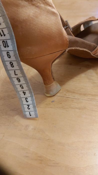 Обувки за латино танци