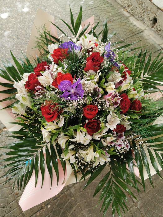 Цветя, букети, аранжировки, венци в град Пещера