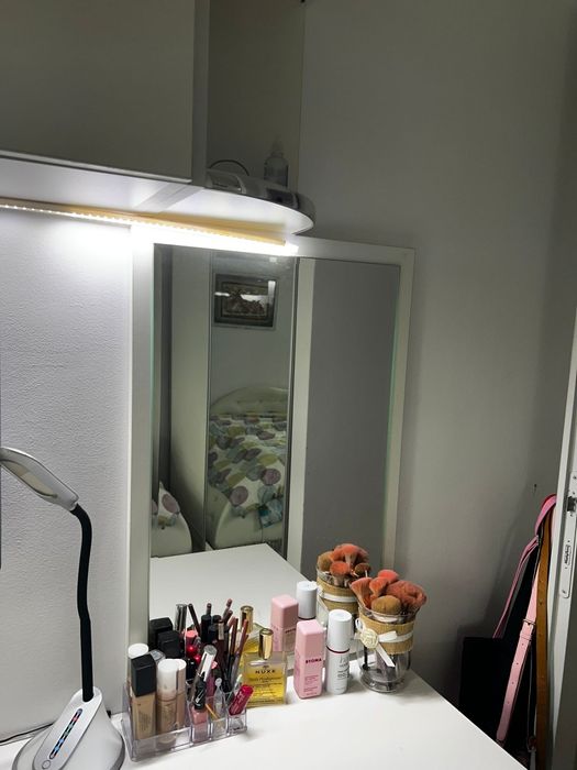 De vânzare birou/ mobilier cameră fete, compus din:

- birou in L, 2