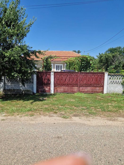 Vând casă în localitatea Stăvaru, jud. Olt.