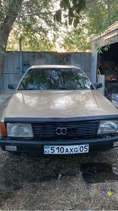 Продам машину Audi 100 c3