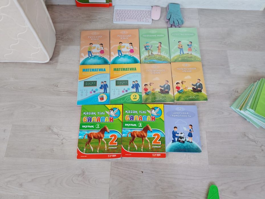 Продам книги за 2 класс
