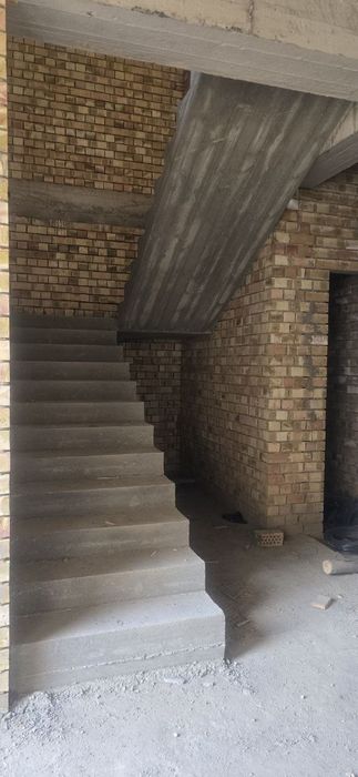 Сергели 4-бекат дом коробка 3-этажный 2-сотки 7-комнат.