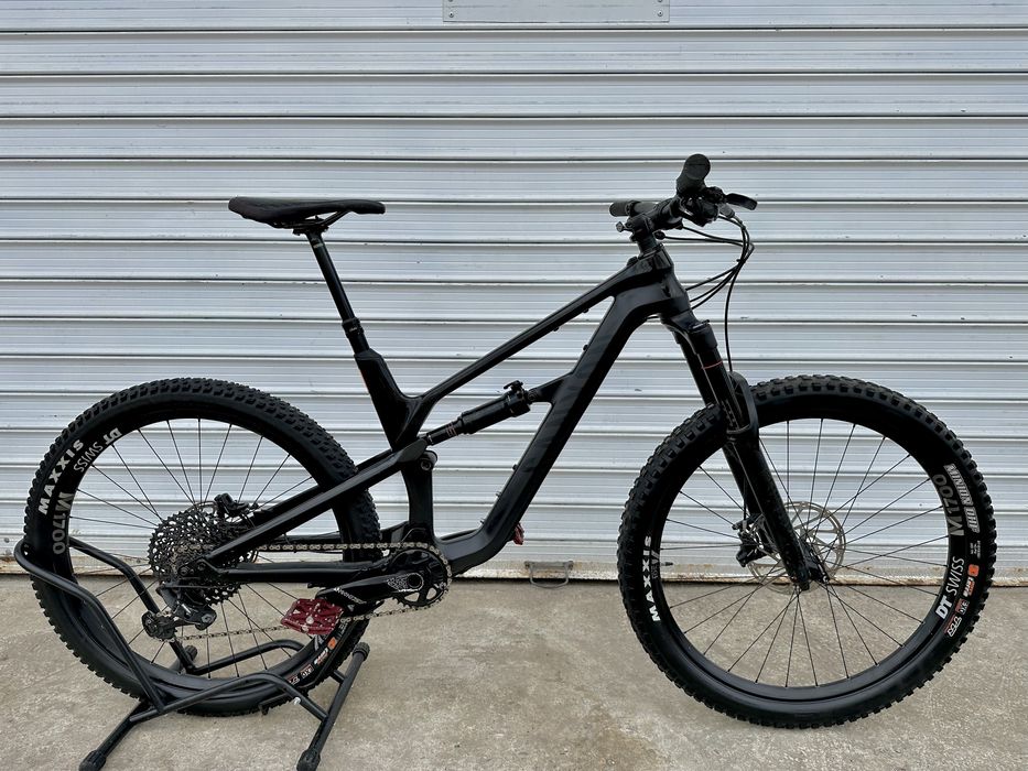 Enduro CANYON Spectral CARBON CF9.0 M 27.5”