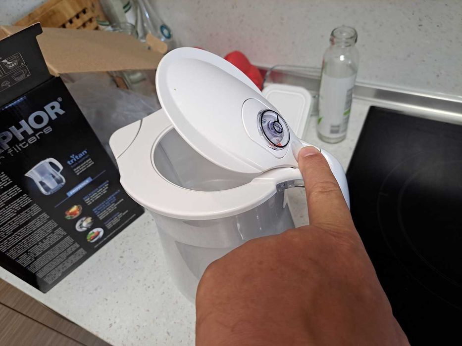 продавам кана филтрираща за 4 литра вода AQUAPHOR