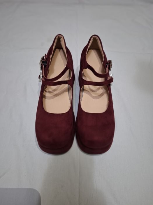 Бордовые замыжные туфли на платформе, новые не разу не носили.