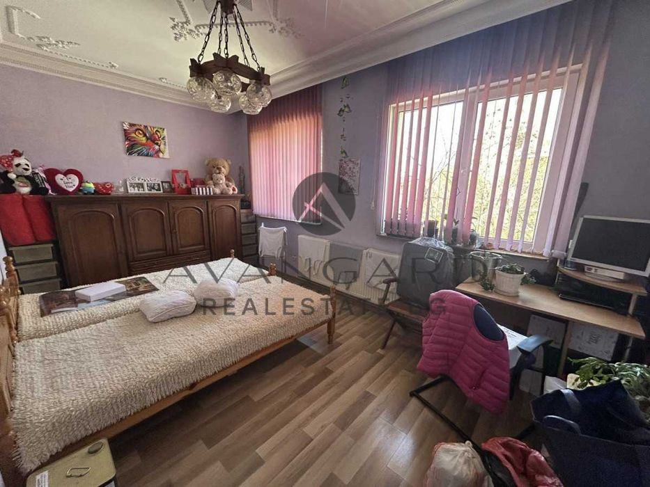 Продава се Тристаен апартамент в Пловдив, Кючук Париж - 92 кв.м за 2240 €/кв.м - Снимка #3