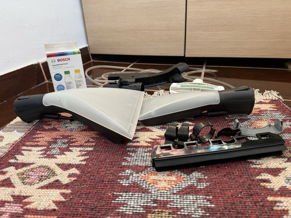 Aspirator Bosch cu funcție de spălare