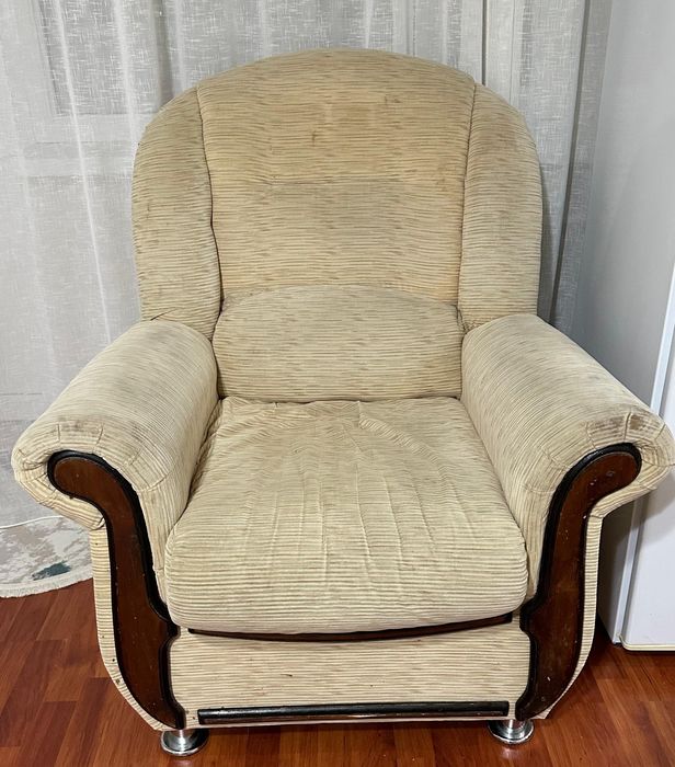 Диван с двумя креслами