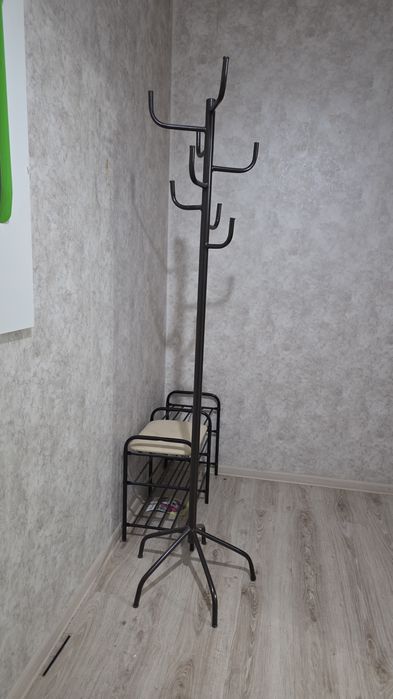 Напольная вешалка металлическая