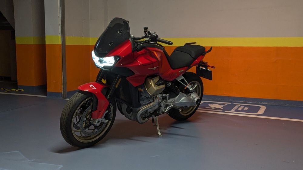 Moto Guzzi V100 Mandello