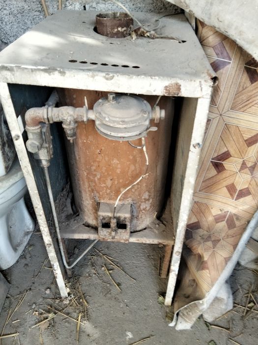 Телешка  и газовый болер для отопление