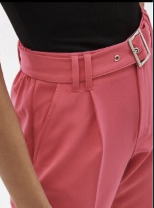 Costum dama fucsia nou cu eticheta Bershka XS