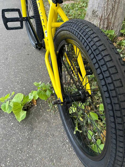 Bicicleta BMX GT ca Noua Galbena