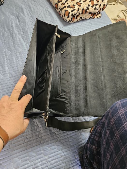 Портфель черный новый