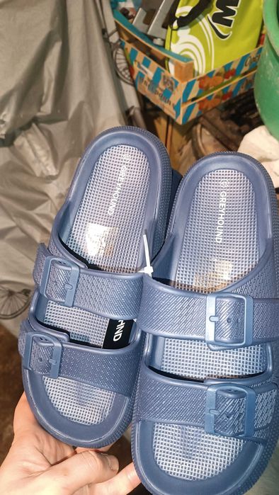 Продавам  чисто нови чехли Greyhound - унисекс са