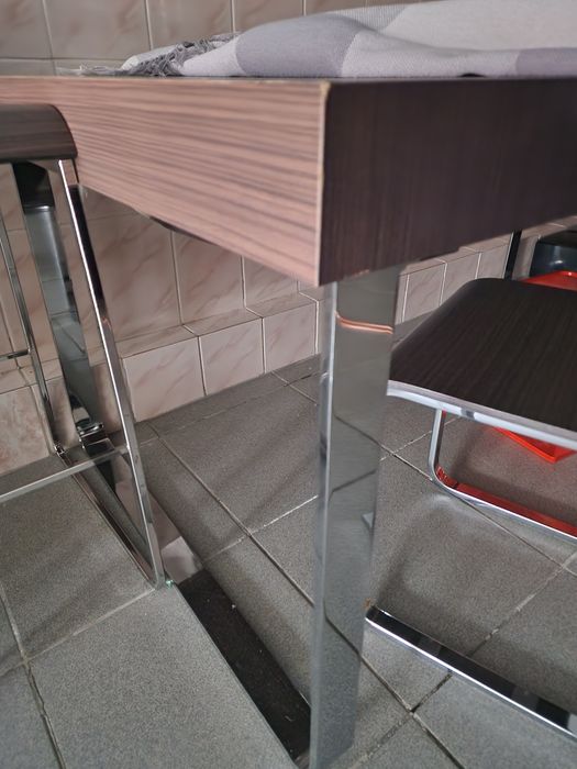 Продам стол обеденный