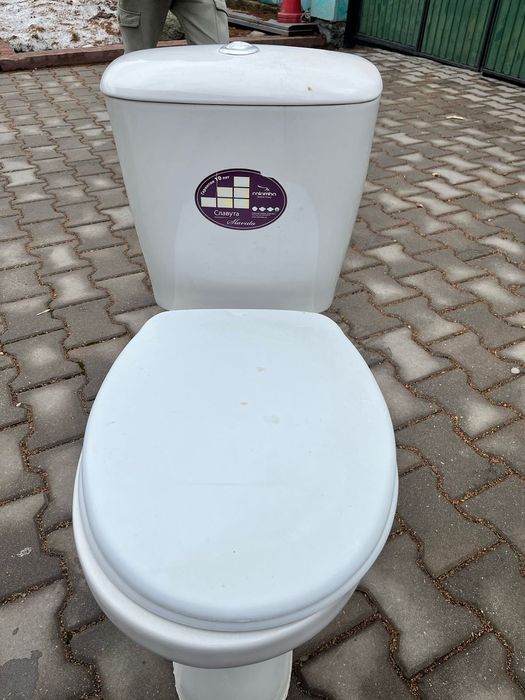 Продам Унитаз в комплекте