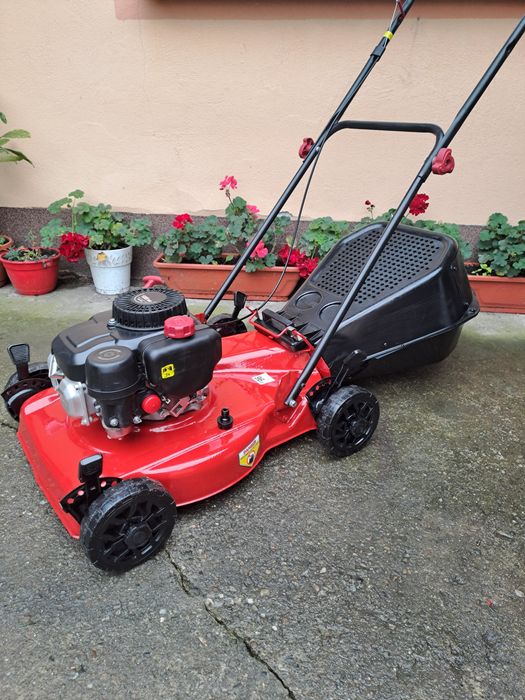 Masini de tuns iarba