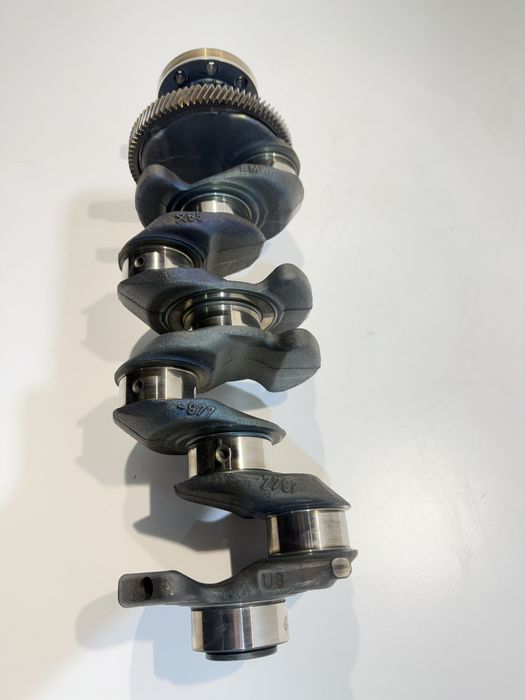 Продаваме колянов вал за BMW N47D20