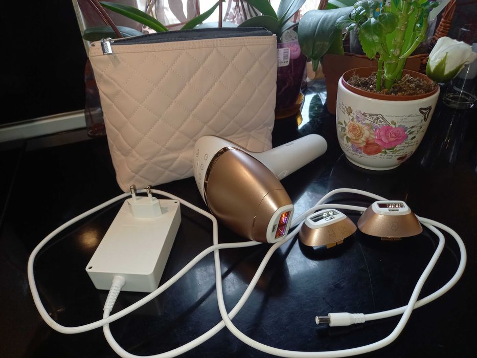 Продавам фотоепилатор Phillips Lumea 9900 BRI 973/00