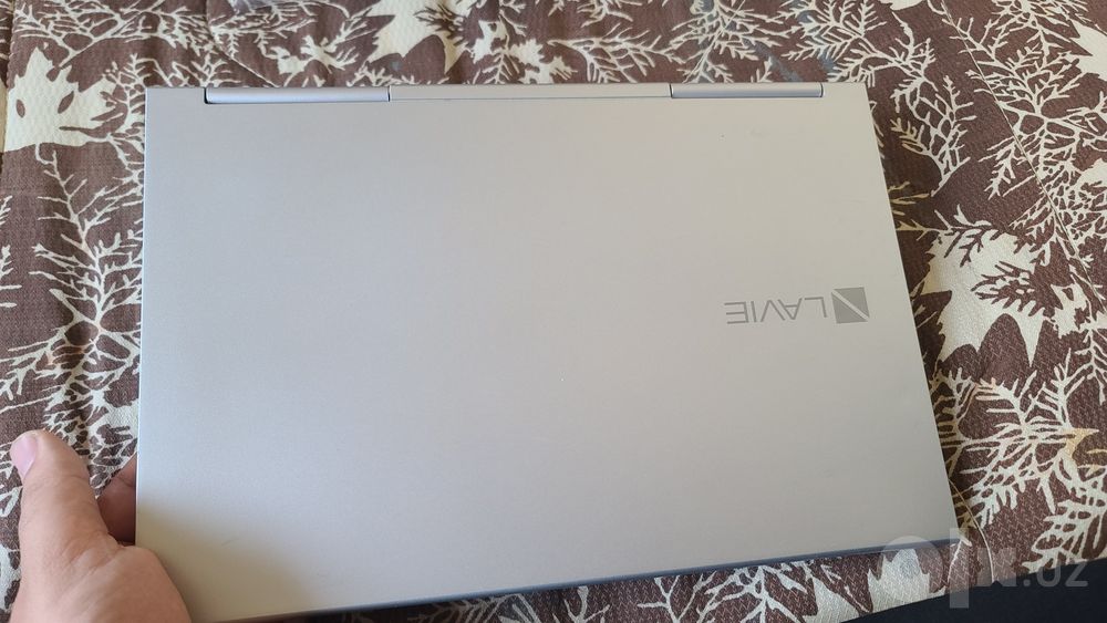 NEC LaVie — i5-7200U | 4GB RAM | 128GB SSD | 13.3" FHD Touch 360